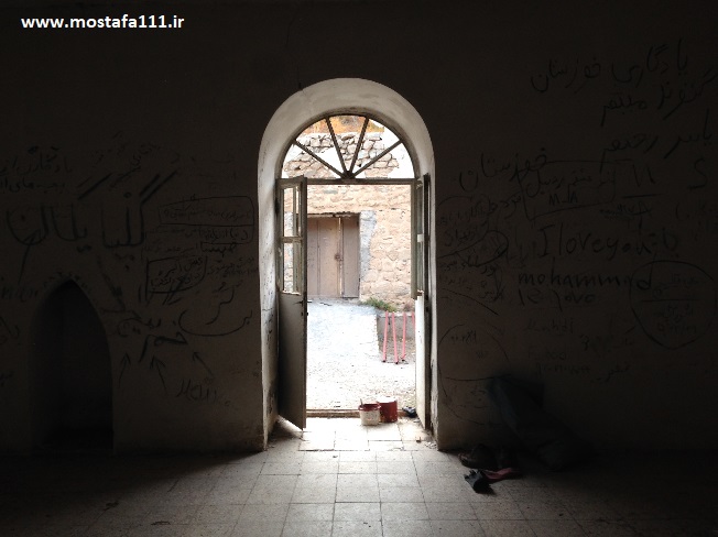 داخل تالار اصلی کاخ ناصری در دره شهرستانک 11 آبان 1396